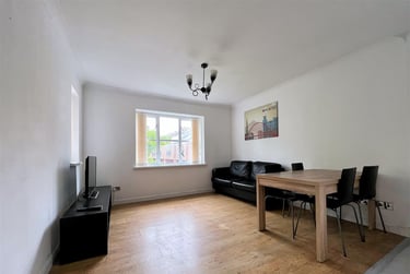 3 bed flat, Sloane Court, Sandyford, Newcastle, NE24PF - Image 2